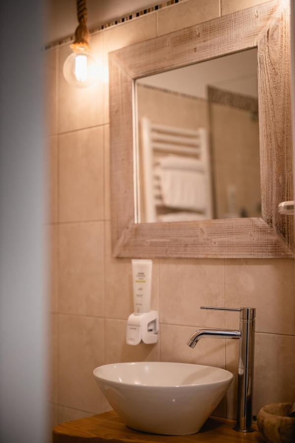 Love & Fama Hotel Сабаудиа Екстериор снимка