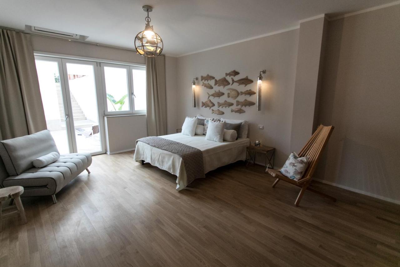 Love & Fama Hotel Сабаудиа Екстериор снимка